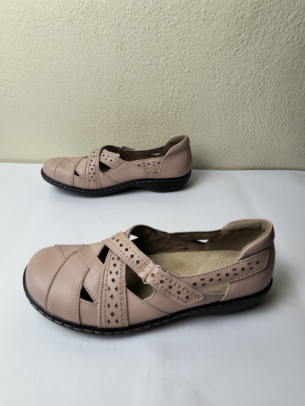 Women's 8  Closed-Toe Cross-Strap Flats in Blush Pink - Hook & Loop